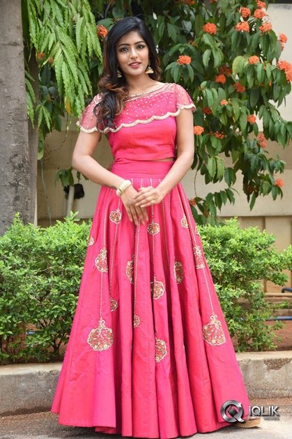 Eesha-Rebba-At-Ami-Thumi-Movie-Pre-Release-Function